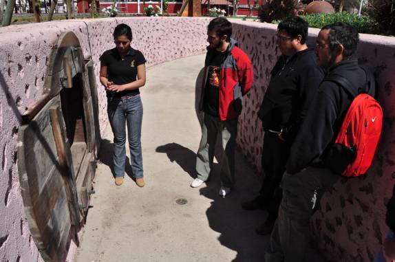 Visitando a destilaria capel, no Valle del Elqui, no Chile